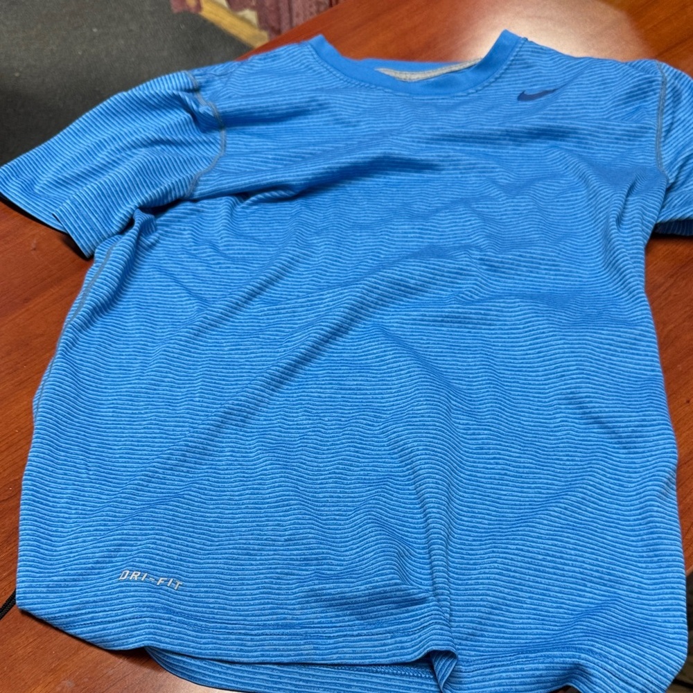 Nike tee S // 011427